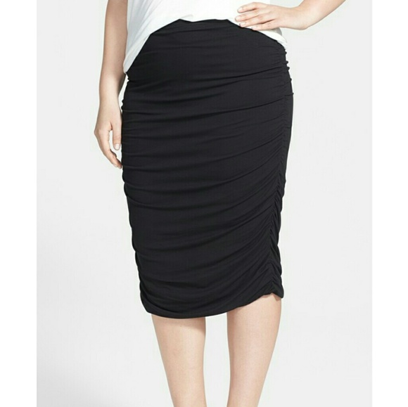 torrid Dresses & Skirts - Torrid Black Ruched Wiggle Skirt sz 4 4X